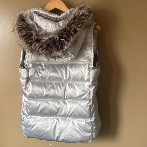 Land’s End silver puffer vest - Picture 9 of 9